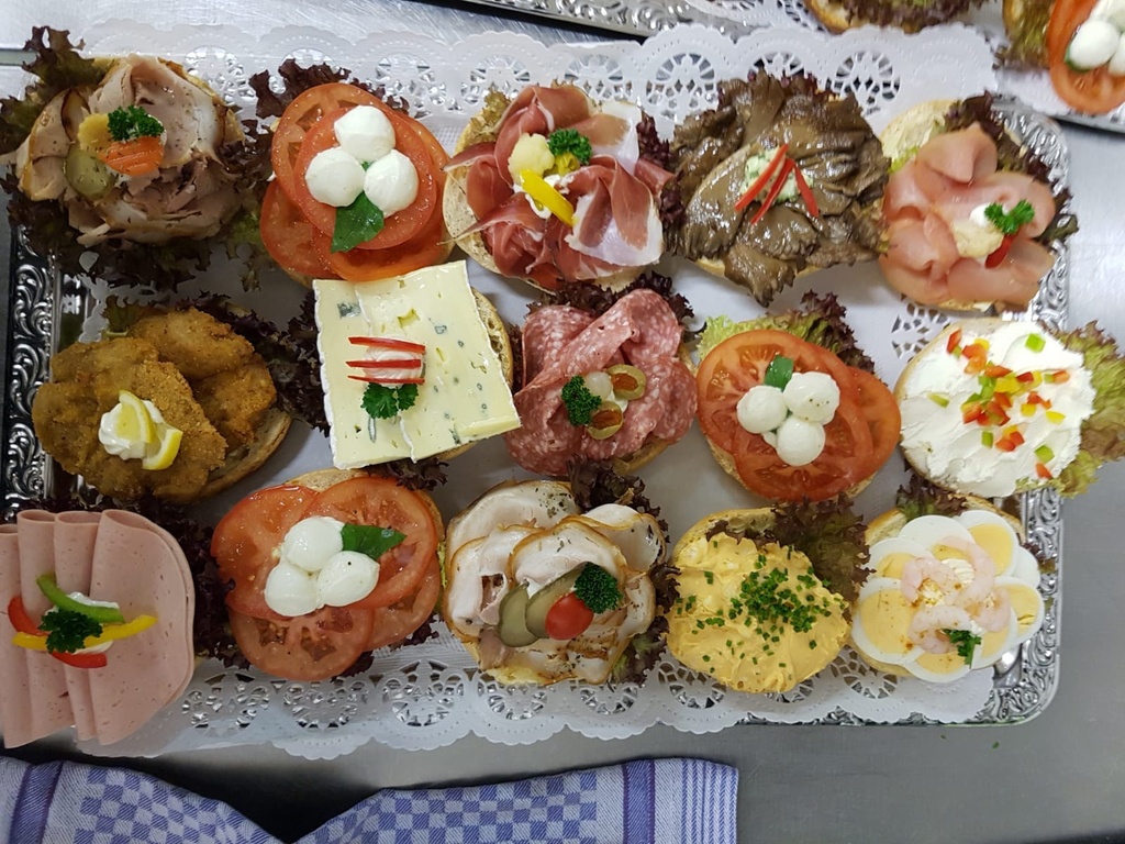 Partybrötchen belegt